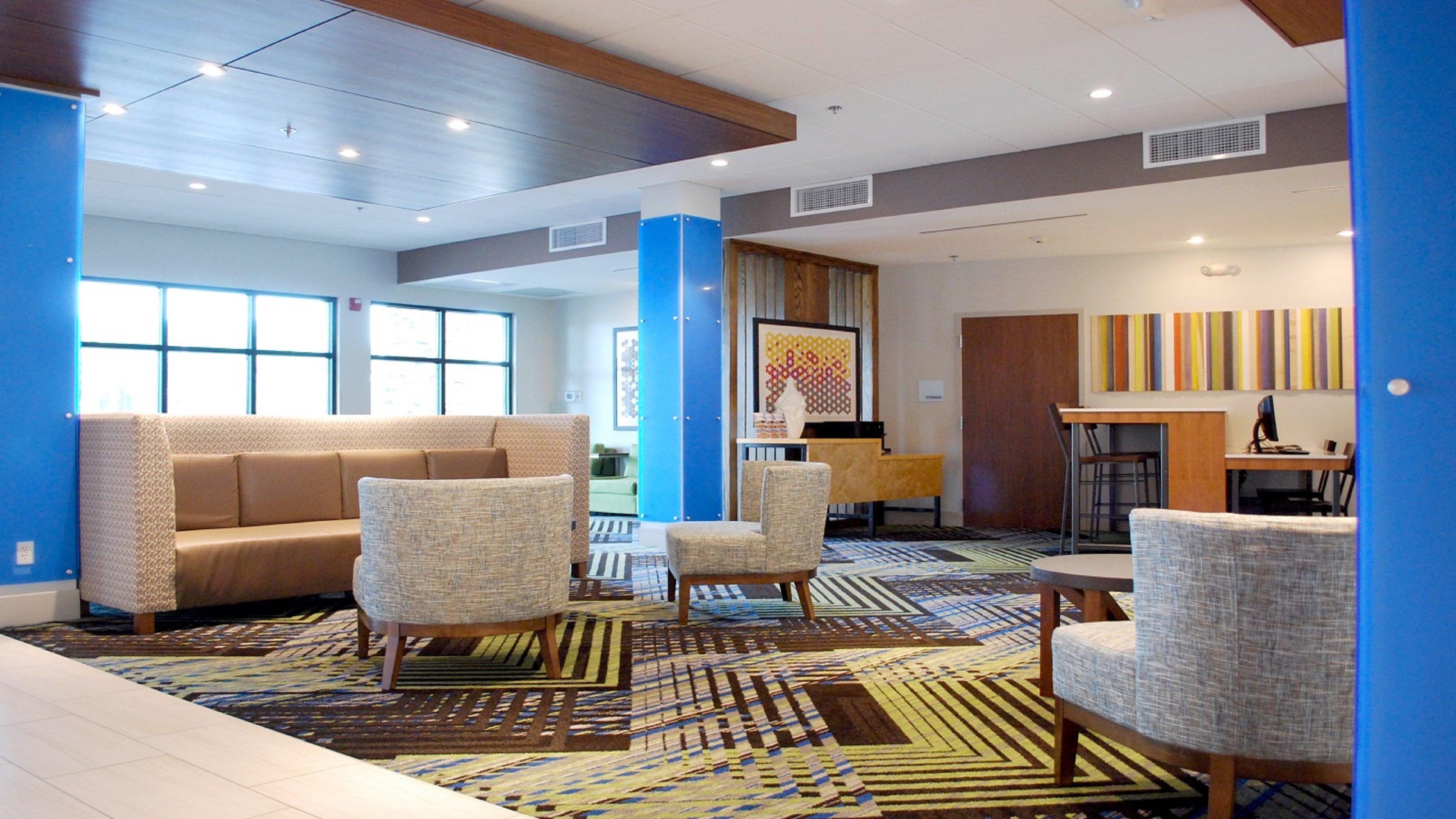 Holiday Inn Express & Suites White Hall By Ihg Exterior photo